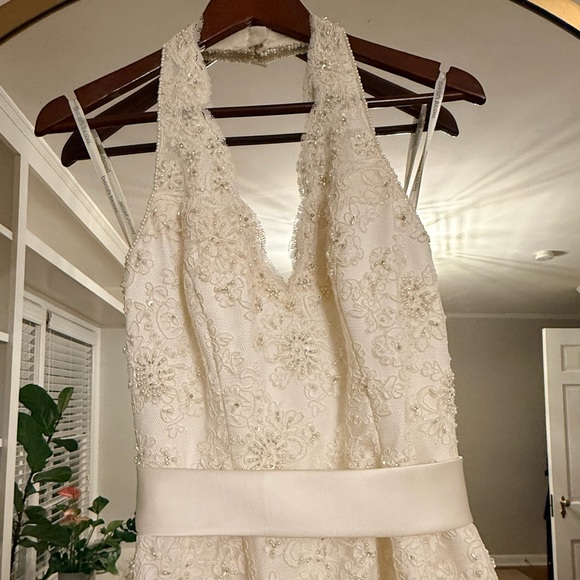 David’s Bridal Wedding Dress/ Gown Ivory lace and pearls - Picture 6 of 14